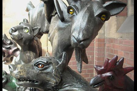 "Hexenbesen" - 200 x 260cm, verteufelte Tiere - Almut Rybarsch-Tarry // Skulptur Objekt Wandgestaltung Installation