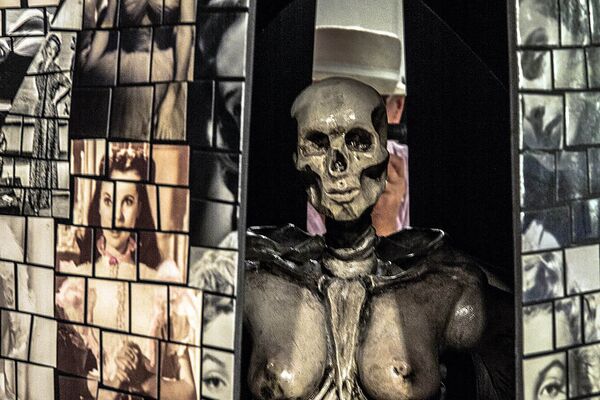 Kunstbetrieb "praesenz", Shrine Of Past Beauty - Almut Rybarsch-Tarry // Skulptur Objekt Wandgestaltung Installation