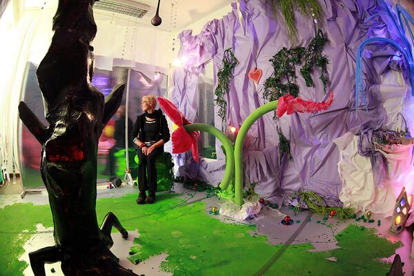 Altes Polizeipräsidium Bochum "Zwischenraum - Zwischenzeit", Hinter dem Spiegel - Almut Rybarsch-Tarry // Skulptur Objekt Wandgestaltung Installation