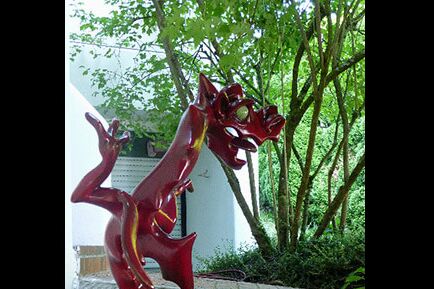 Shiwa - 130 x 120 cm, Zementspachtel, Glasaugen, Acryl - Almut Rybarsch-Tarry // Skulptur Objekt Wandgestaltung Installation