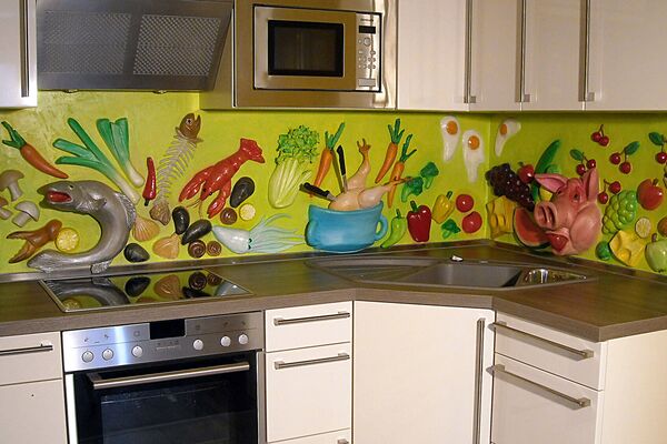 Schlaraffenland – plastische Gestaltung der Küchenzeile - Almut Rybarsch-Tarry // Skulptur Objekt Wandgestaltung Installation