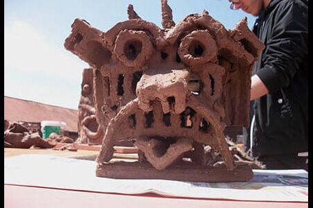 Kunstworkshops in Anlehnung an die Ziegelskulpturen des Künstlers Herbert Grützner, mit Klassen verschiedener Schulen im LWL Ziegeleimuseum Lage/Westfalen - Almut Rybarsch-Tarry // Skulptur Objekt Wandgestaltung Installation