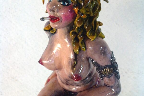 "Instant Slut-only add alcohol" - ca. 15 – 20 cm, Kunststoff, Mixed Media - Almut Rybarsch-Tarry // Skulptur Objekt Wandgestaltung Installation