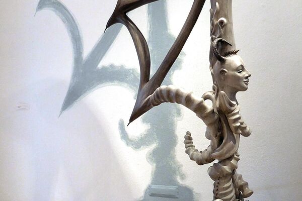 Kunstbetrieb "enter", mit Padoras Box und ihrem Schatten - Almut Rybarsch-Tarry // Skulptur Objekt Wandgestaltung Installation