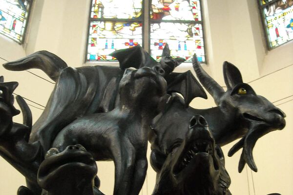 Kulturkapelle Waltrop "Nebulös", Hexenbesen - Almut Rybarsch-Tarry // Skulptur Objekt Wandgestaltung Installation