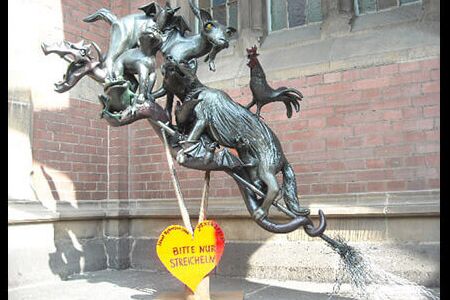 "Hexenbesen" - 200 x 260cm, verteufelte Tiere - Almut Rybarsch-Tarry // Skulptur Objekt Wandgestaltung Installation