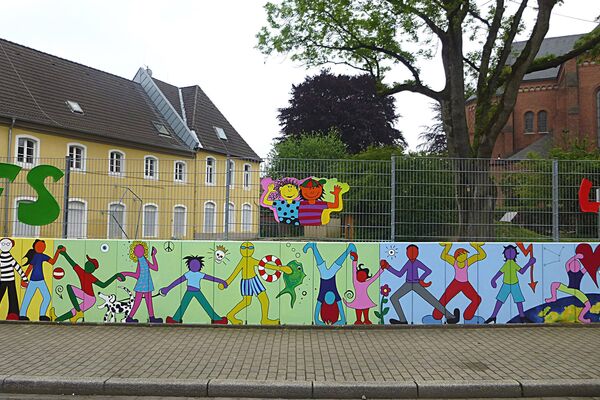 Mauerbemalung an der Jugendfreizeitstätte Lütgendortmund - Almut Rybarsch-Tarry // Skulptur Objekt Wandgestaltung Installation